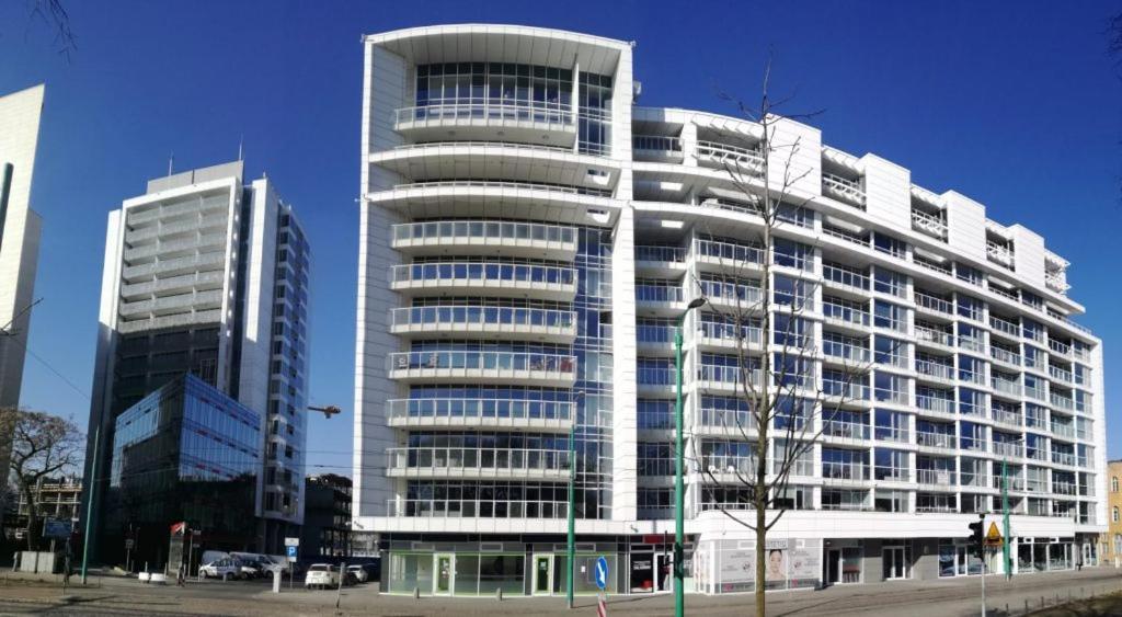 Towarowa Apartment *
